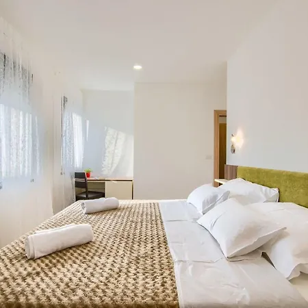 K&t Sea Side Luxury Gæstehus Pula