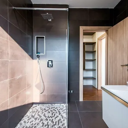 K&t Sea Side Luxury Guest house